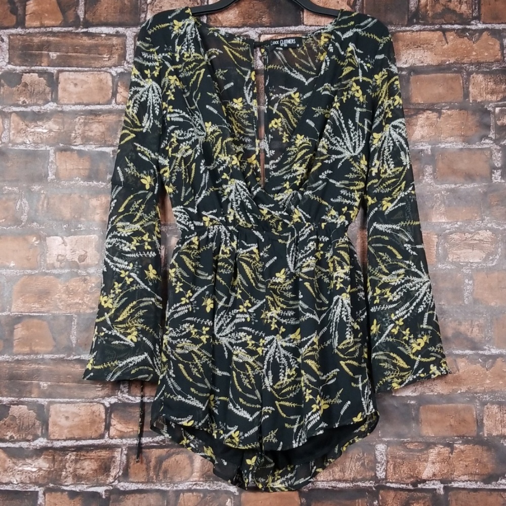 Luxx Clothiers | Floral Bell Sleeve Romper sz M